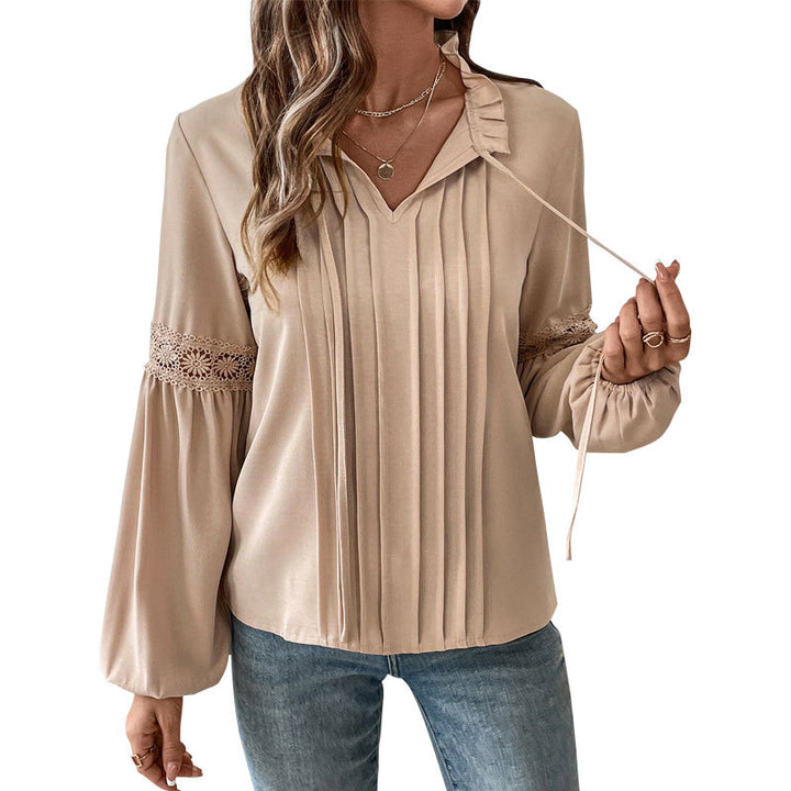 Damebluse med fine folder og spids Stilla