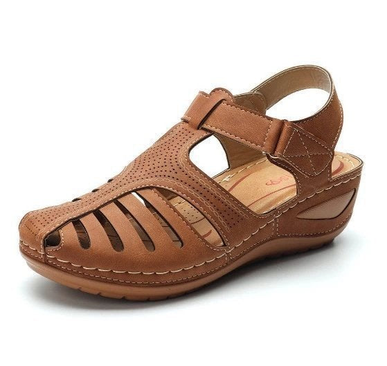 Dame nan lukkede Slingback-sandal med perforeret overdel, ergonomisk komfortfodsål og let kilehæl Skovae