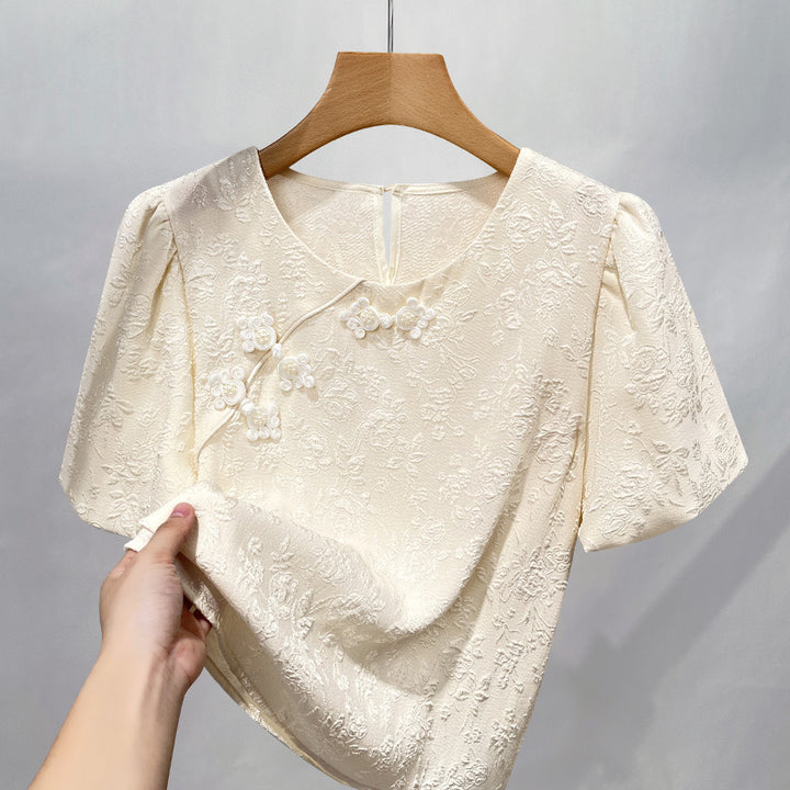 Damebluse med blomsterreliefmønster og dekorative perle-detaljer Stilla