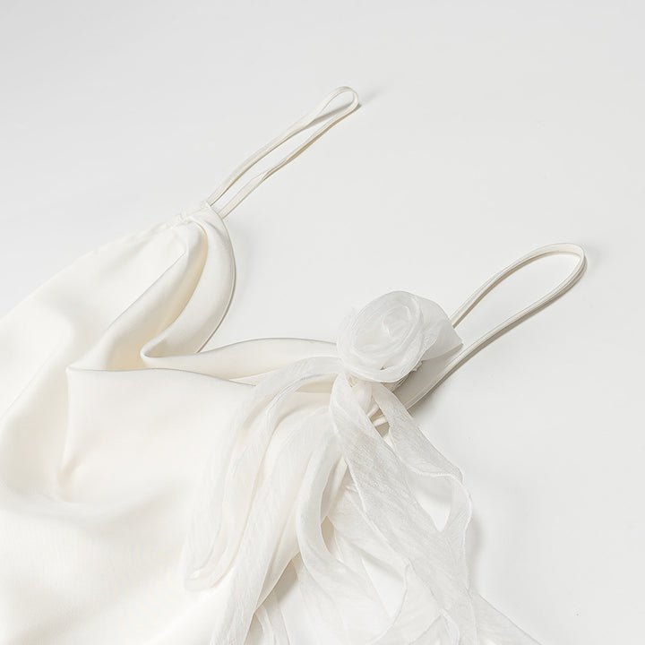 Dame midi-kjole med smart draperingsdesign og fine flæse-detaljer Stilla