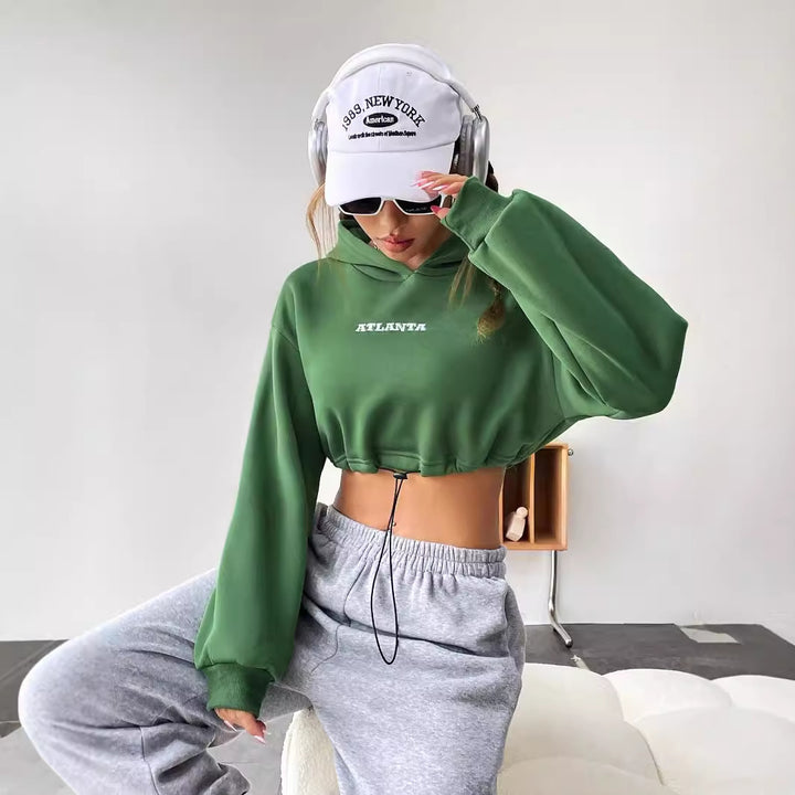 Dame cropped sweatshirt med broderet tekst og snoretræk Stilla