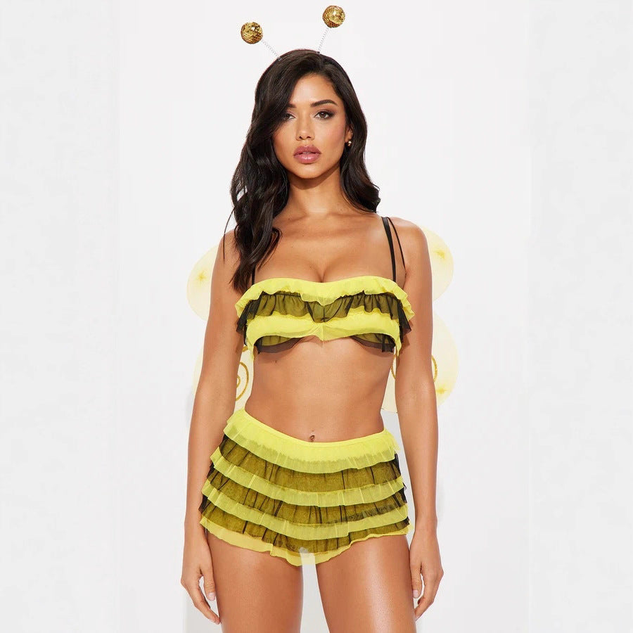 Dame kostume med flæsedetaljer og sexy shorts Skovae