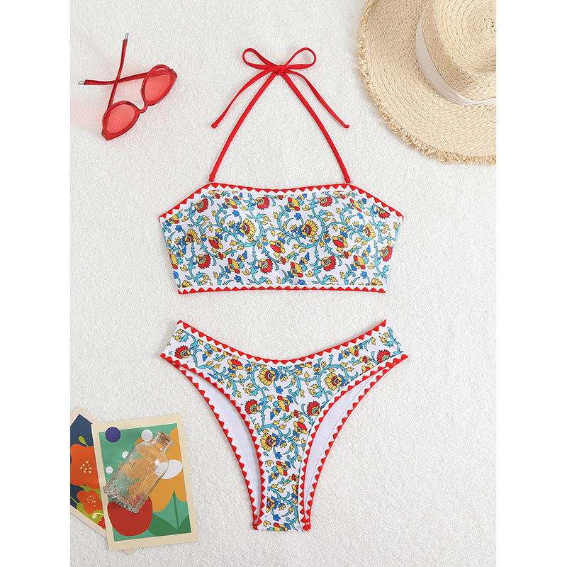 Dame Bandeau-Bikini med florale accenter og flæser Skovae