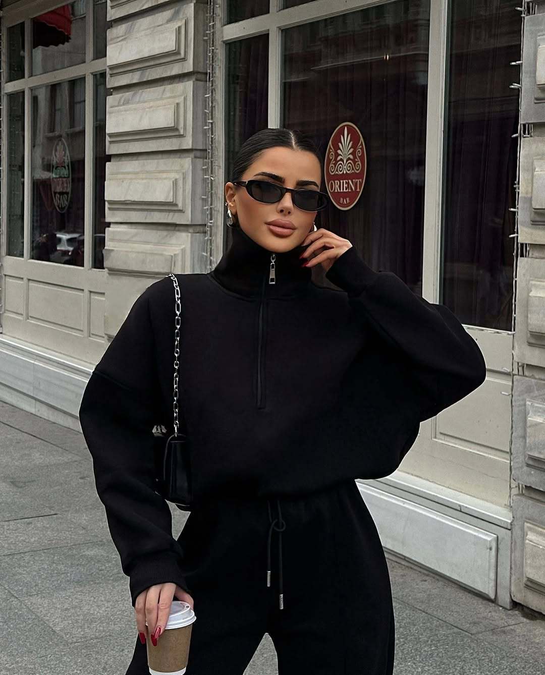 Dame behagelig Fleece-Athleisure-dragt med ståkrave og lynlås Stilla