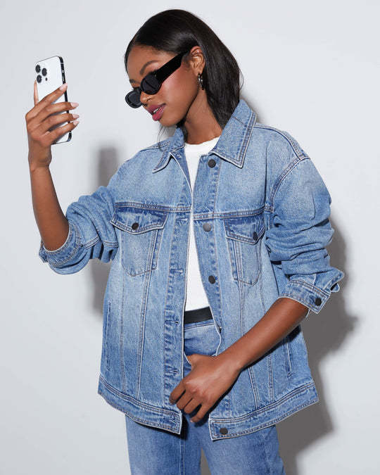 Dame Oversized Denimjakke med moderne detaljer Stilla