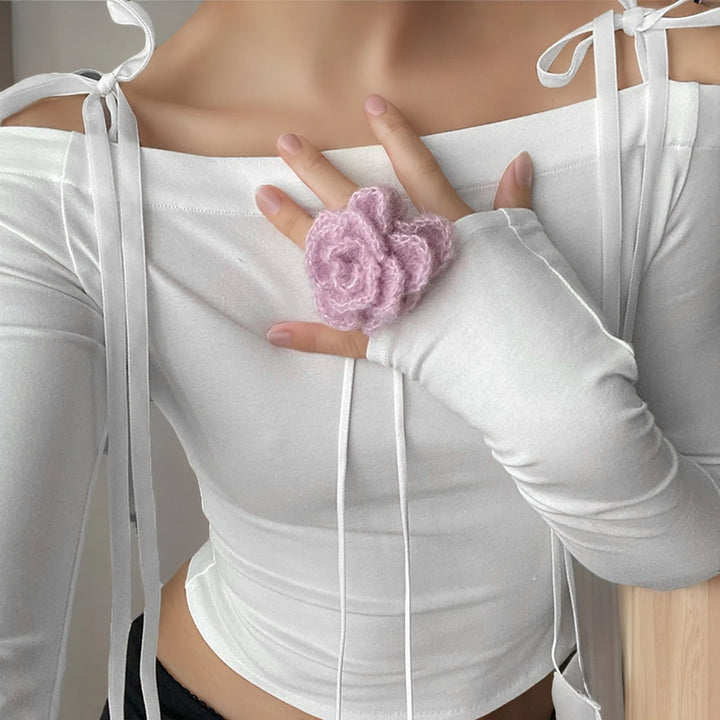 Damers elegante choker med blomsterdetaljer og satinvæddel Skovae