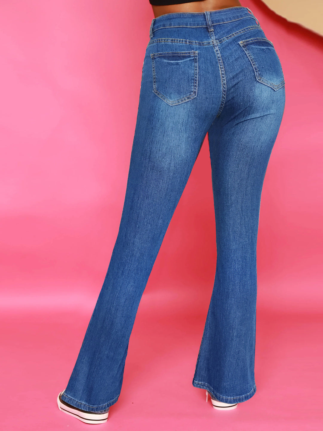Dame Flared Jeans med høj talje og dekorative knapdetaljer Stilla