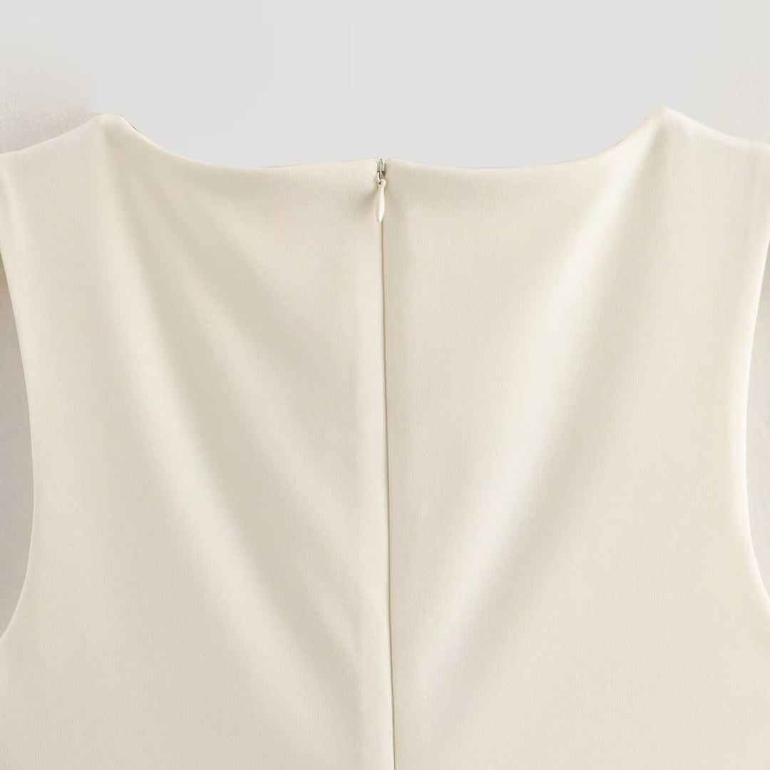 Dame Maxikjole med raffineret cut-out-design og dekorative knapper Stilla