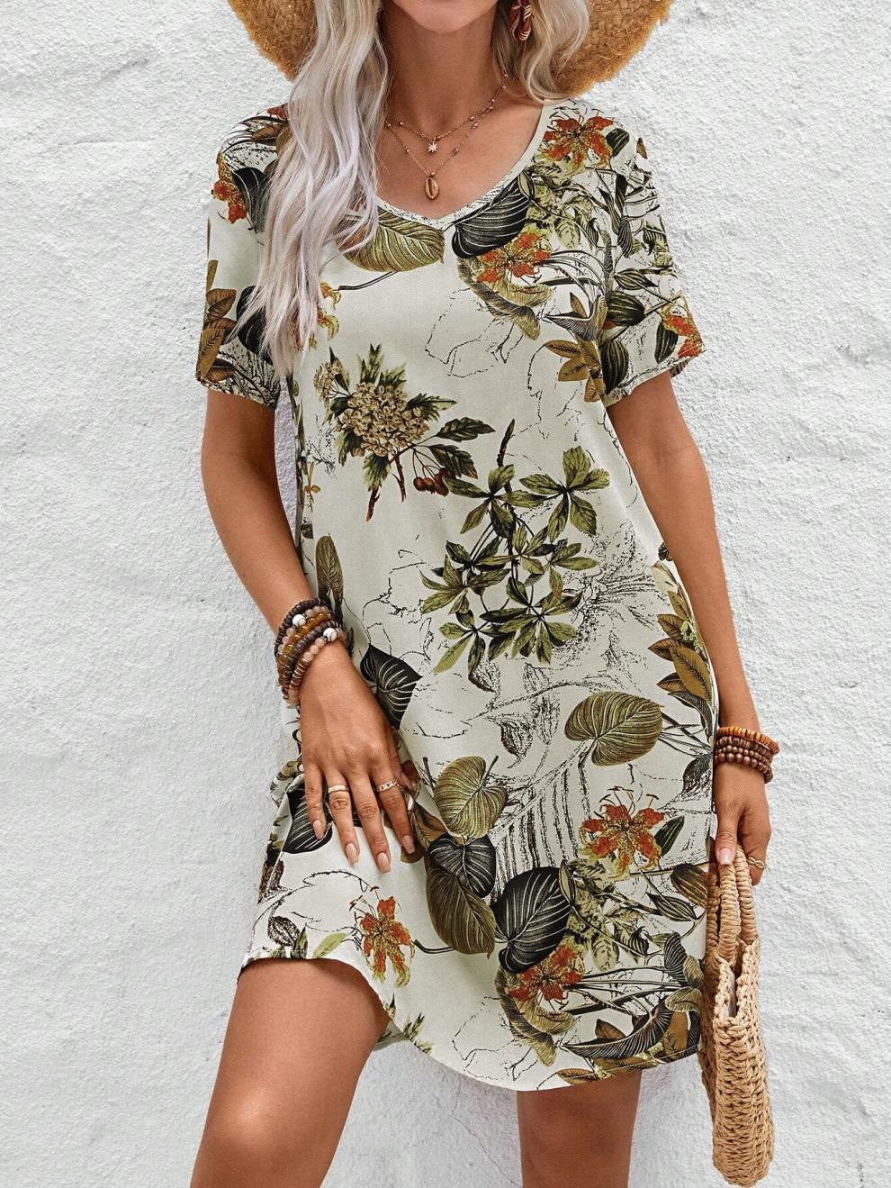 Dame afslappet blomsterkjole med elegant snit Stilla