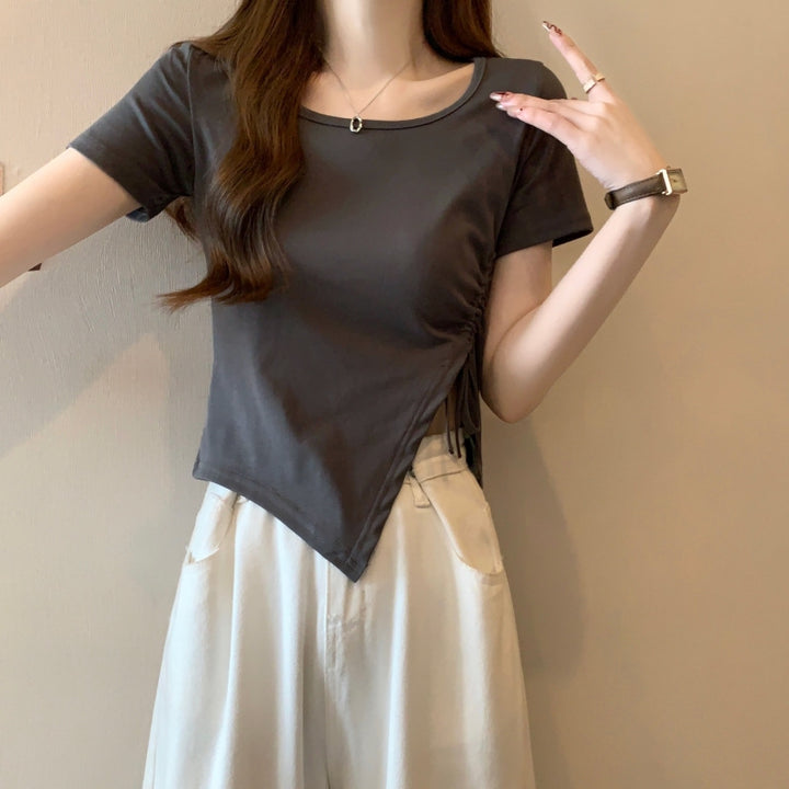 Femme Asymmetrisk kant T-shirt med sidelille detaljer Stilla