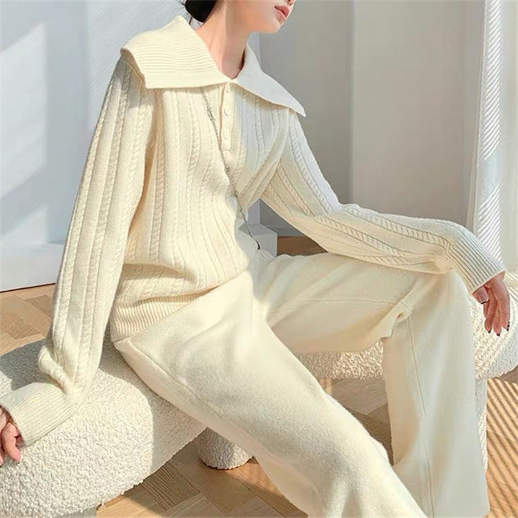 Kvindernes strikkede sweater med bred krave og knapstolpe Stilla