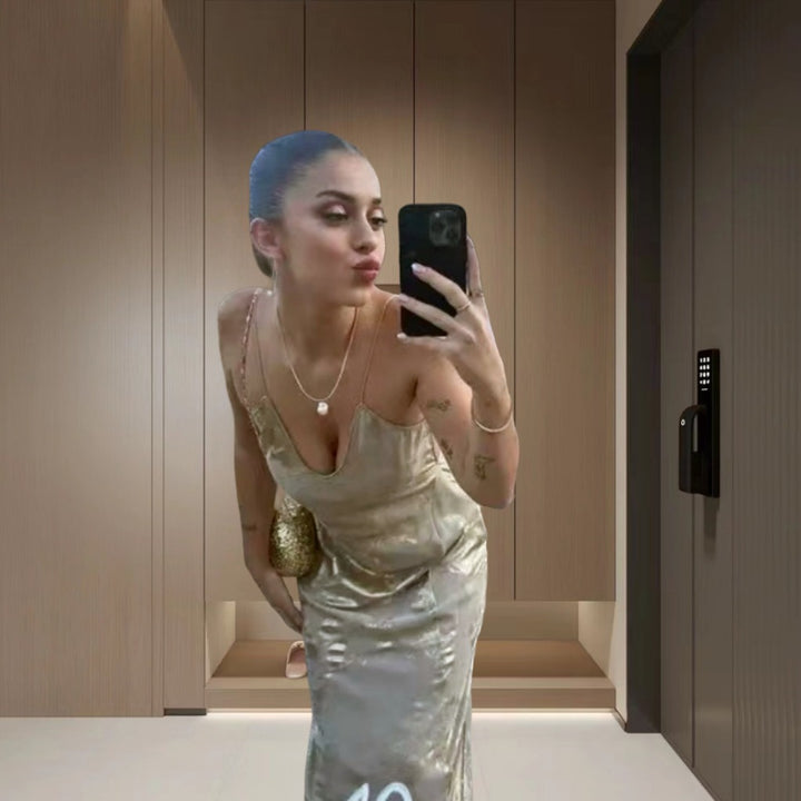 Dame maxikjole med glitrende satin overdel og elegant V-hals Stilla