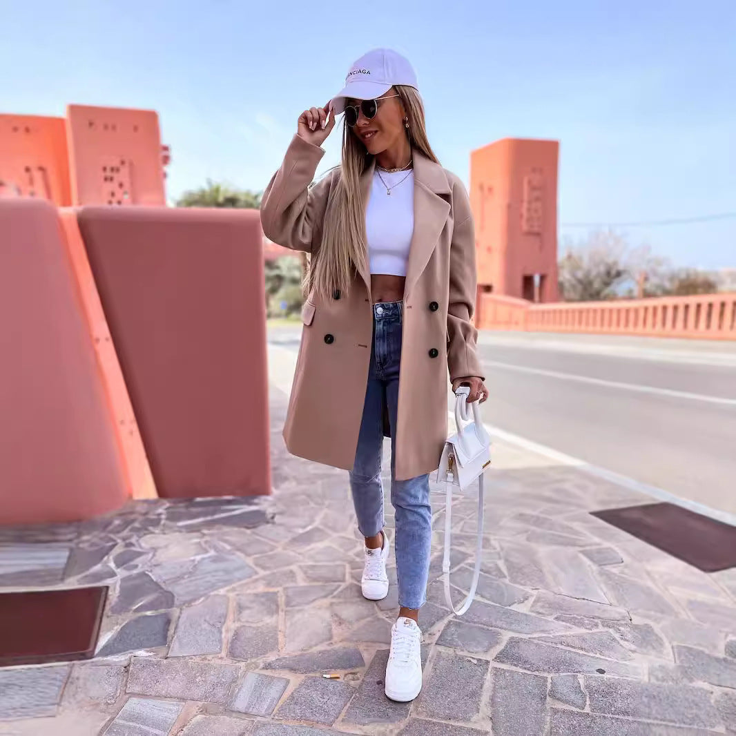 Dame elegant dobbeltknapfrakke med oversized snit og stilfulde detaljer Stilla