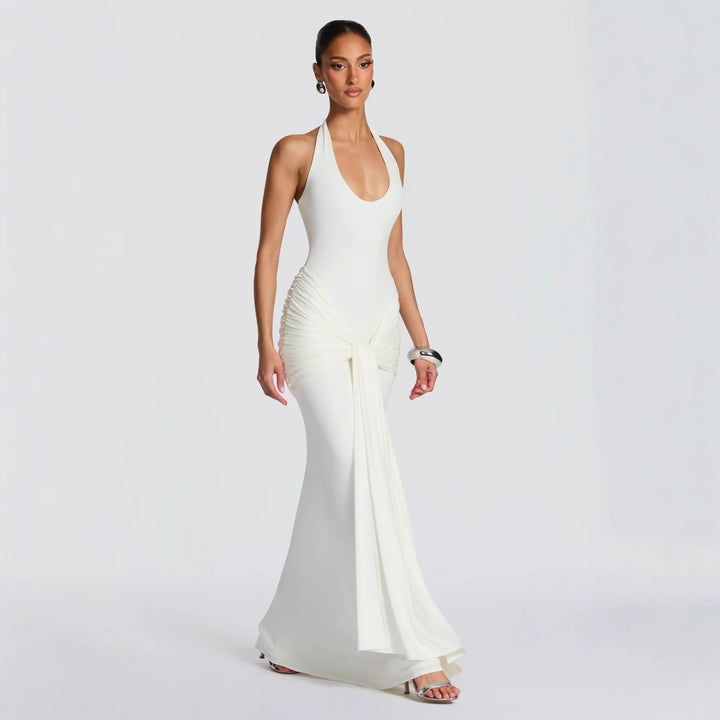 Dame maxikjole med elegant halterneck og raffinerede draperinger Skovae