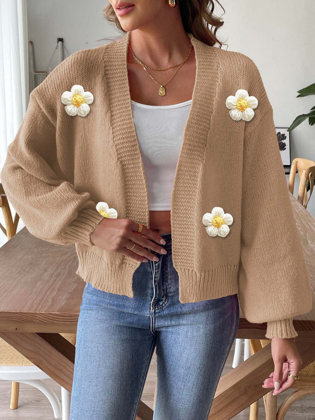 Dame Forkortet Strikcardigan med Florale Akcenter Stilla