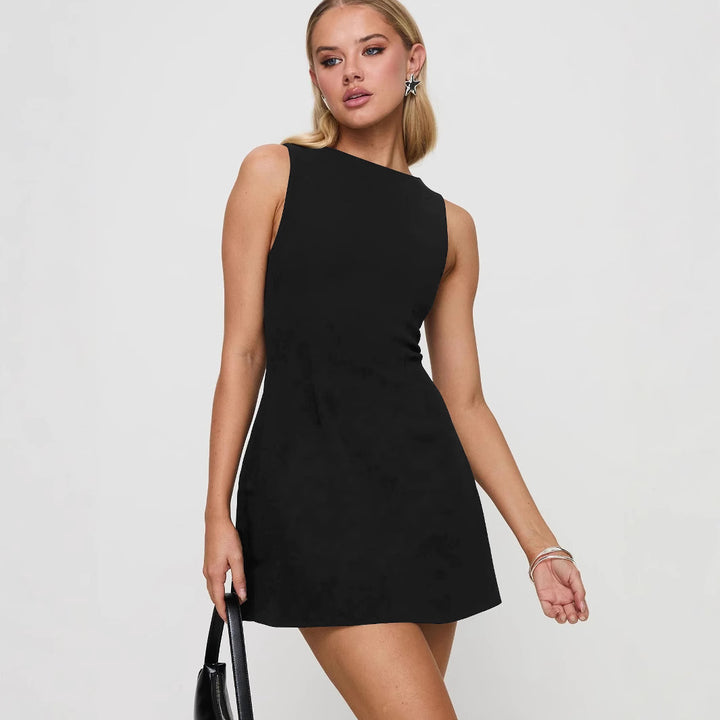 Damekjole med udskåret skirt og elegant snit Stilla