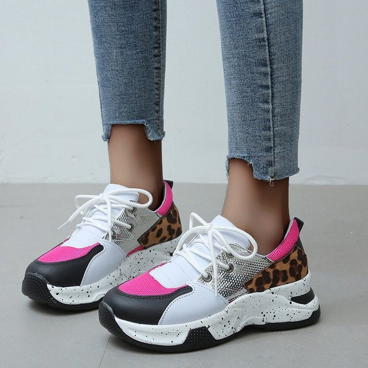 Dame Sneakers i moderne blanding af materialer og iøjnefaldende accenter Stilla
