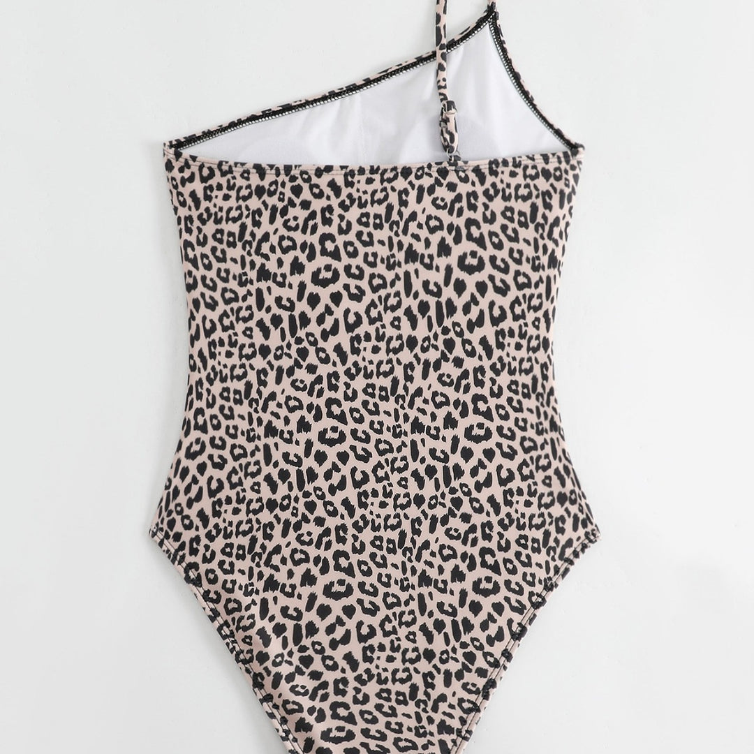 Dame én-nytter badedragt med asymmetrisk leoparddesign og figursyet snit Stilla