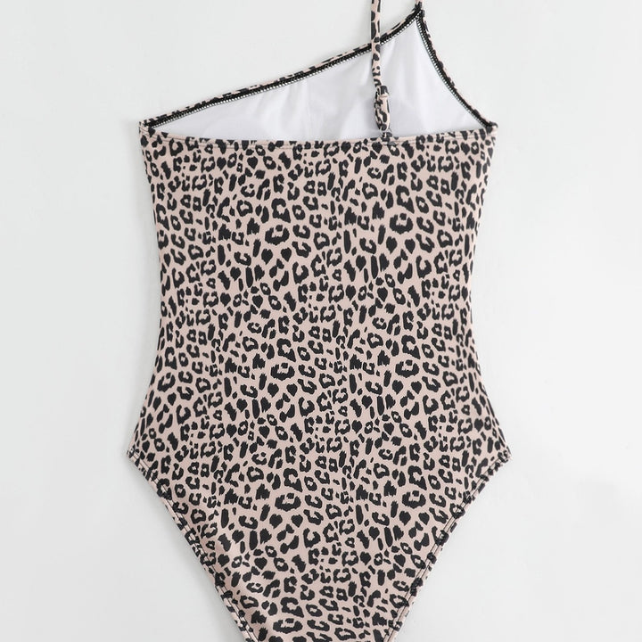 Dame én-nytter badedragt med asymmetrisk leoparddesign og figursyet snit Stilla