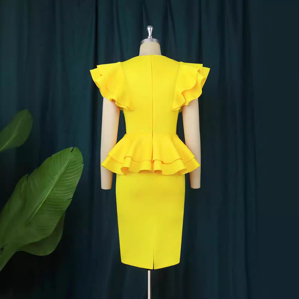 Dame figursyet kjole med voluminøse ruffle-detaljer Skovae