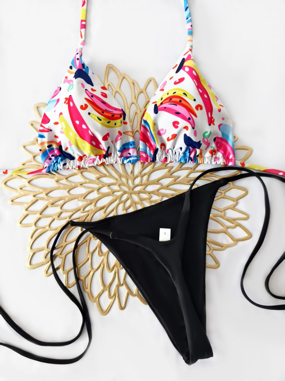 Dame bikini-sæt med farverigt frugtmønster og sidelæns knude Skovae