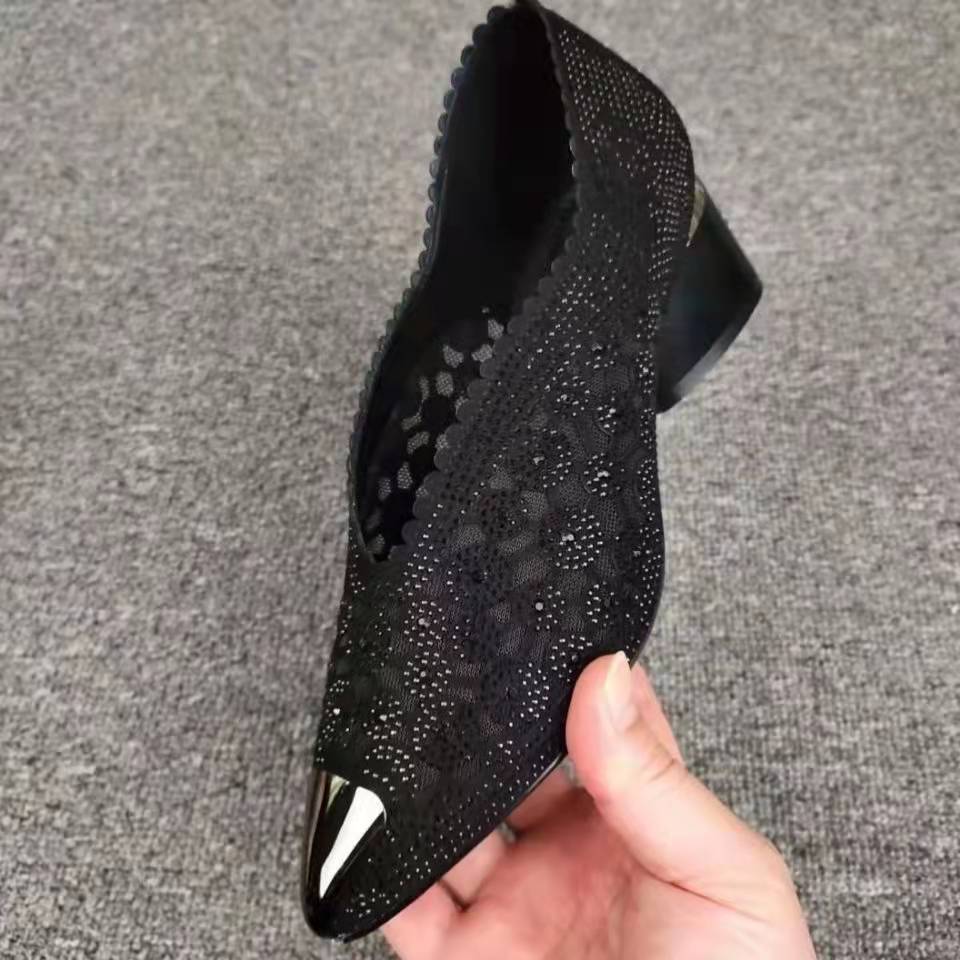 Dame elegante spidse pumps med glitrende strass accenter og moderne blokhæl Stilla