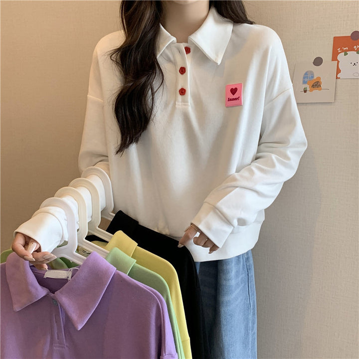 Femme Relaxed Fit Polo-Style Sweatshirt med Hjerteemblem Stilla