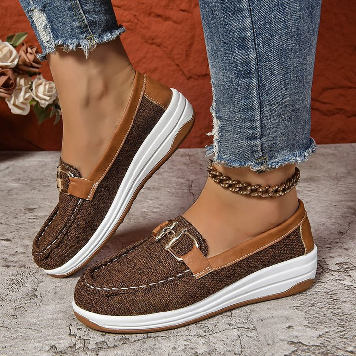 Dame Slip-On Clogs med moderne ternet mønster og elegant spænde-detalje Stilla
