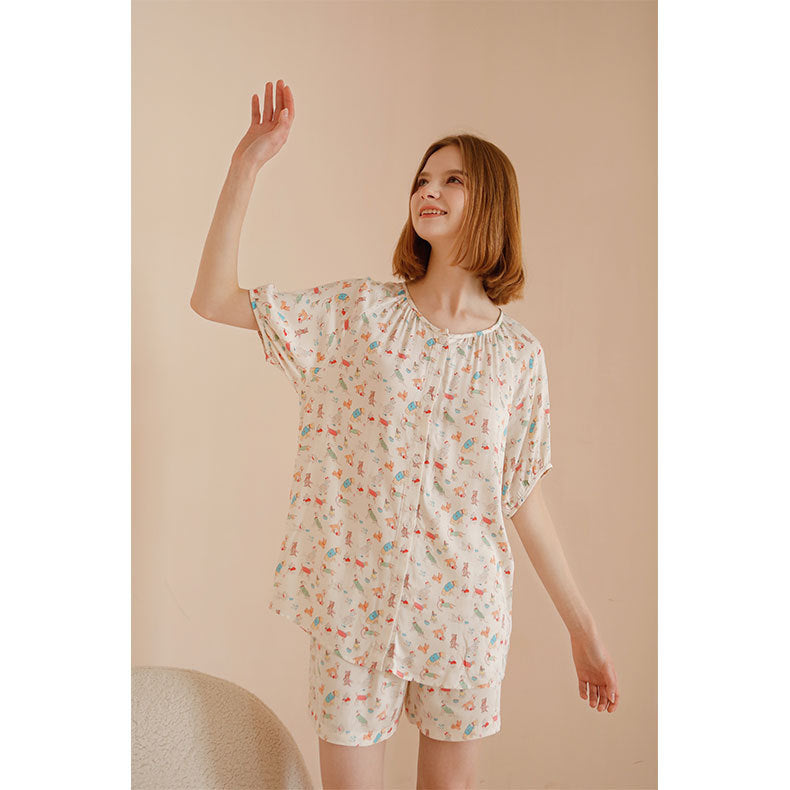 Dame Pyjama-sæt i let og åndbart materiale med legende design Stilla