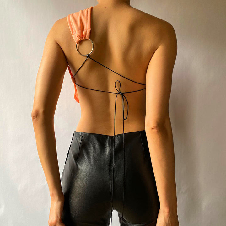 Damer asymmetrisk strop top med elegant ringdetalje Skovae