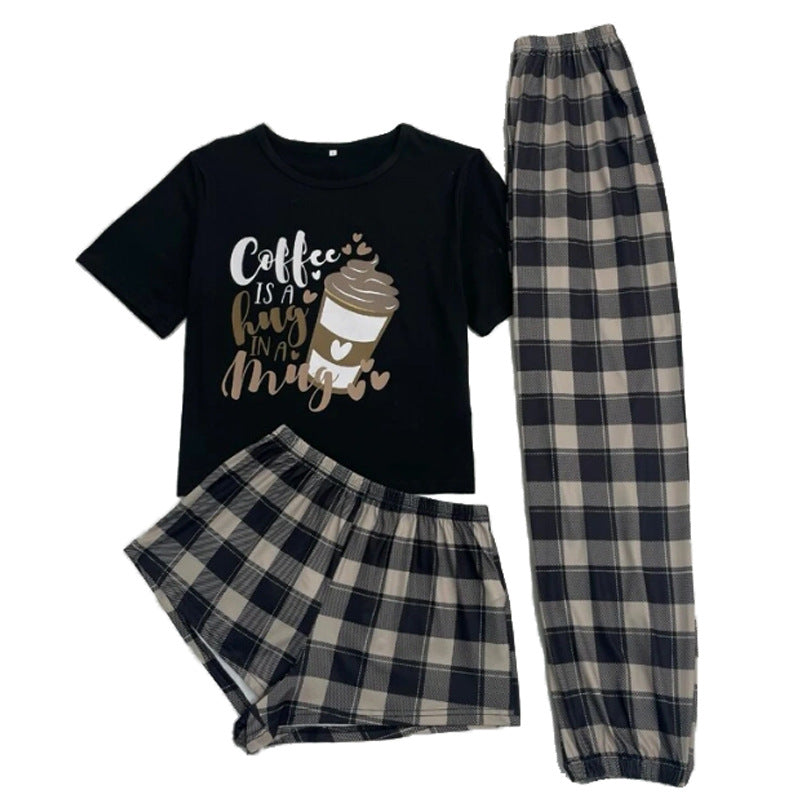 Dame pyjamasæt med legende kaffetema og moderigtige gulerodsbukser Stilla