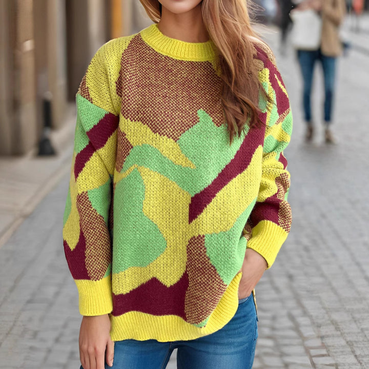 Kvindes fashionable sweater med udtryksfuldt mønster og afslappet snit Stilla