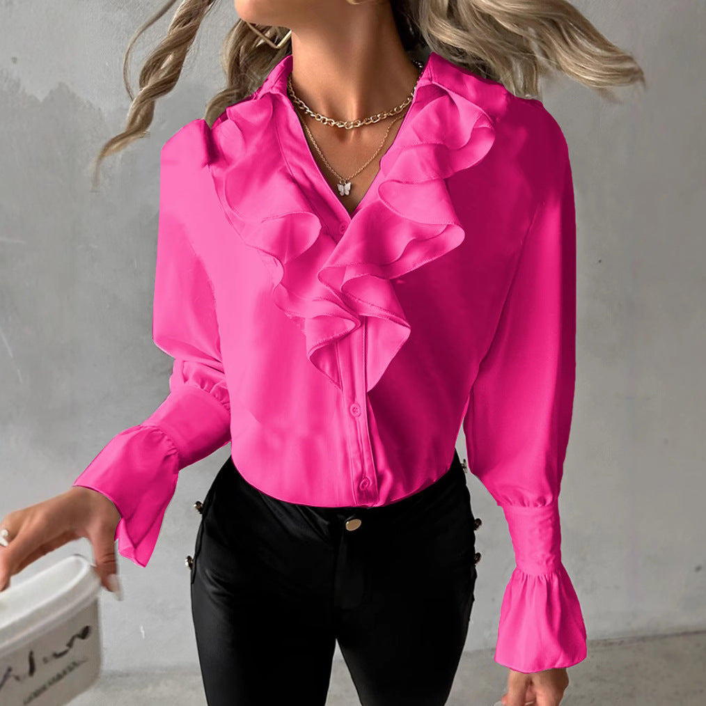 Damebluse med iøjnefaldende flæsedetaljer og elegante manchetter Stilla