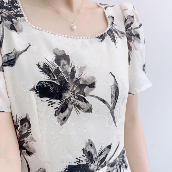 Dame maxikjole med grafisk blomsterdesign og puffærmer Stilla