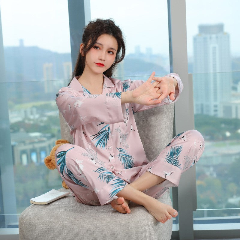 Dame elegant satin pyjamasæt med blomsterdesign og komfortabel pasform Stilla