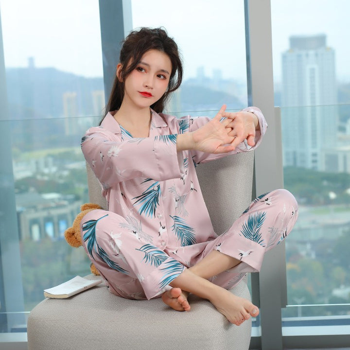 Dame elegant satin pyjamasæt med blomsterdesign og komfortabel pasform Stilla
