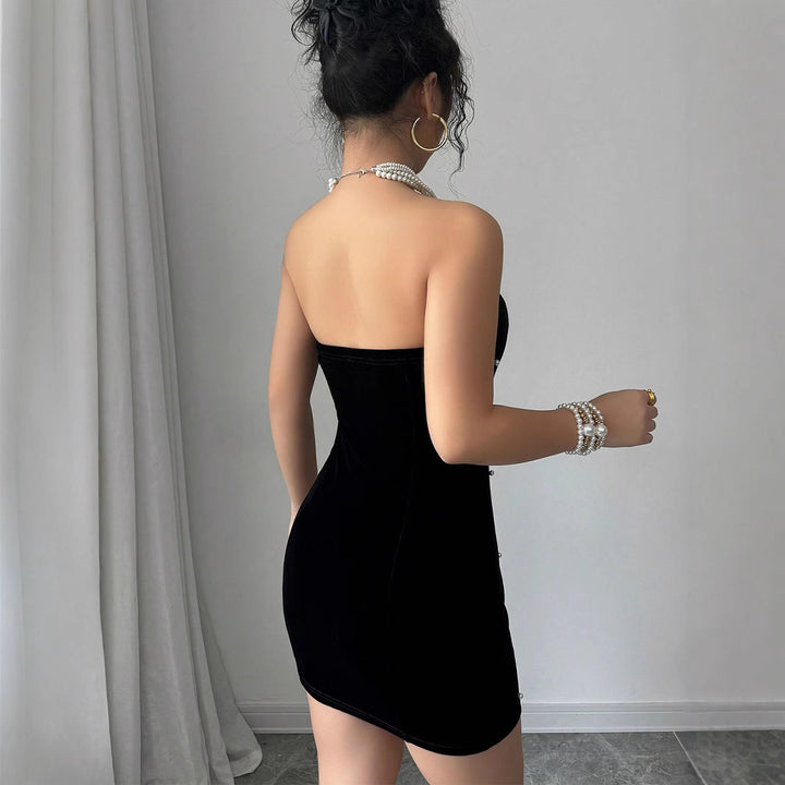Dame Off-Shoulder Mini-Kjole i Velour med Perle-Detaljer Stilla