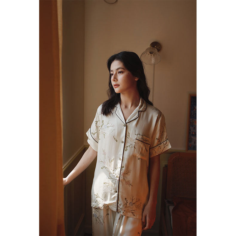 Dame Satin Pyjamasæt med floralt mønster og elegant snit Stilla