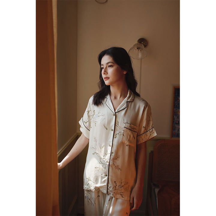 Dame Satin Pyjamasæt med floralt mønster og elegant snit Stilla