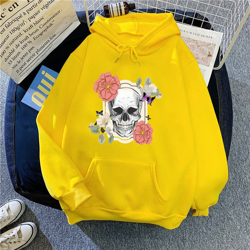 Kvindernes hoodie med detaljeret kraniedesign og blomsterprint Skovae