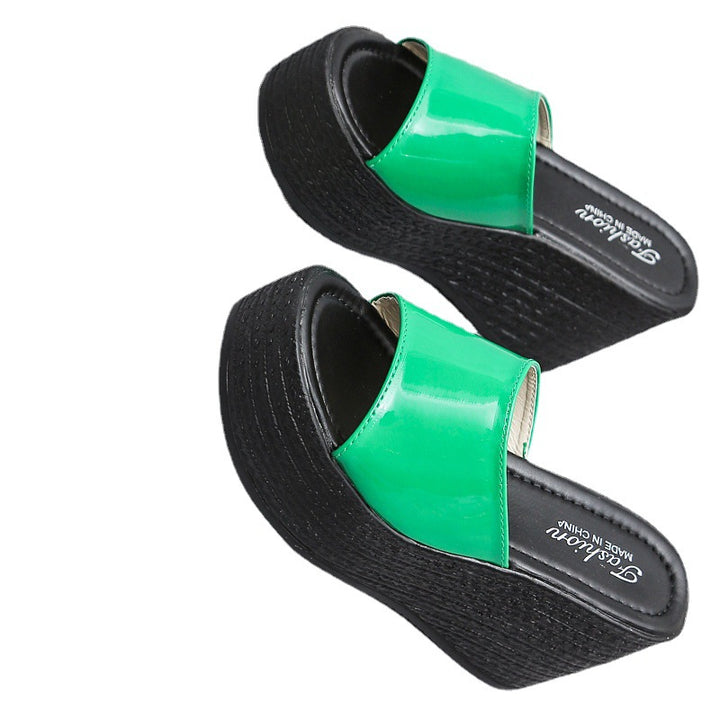 Dame platformsandal med flot glans Stilla