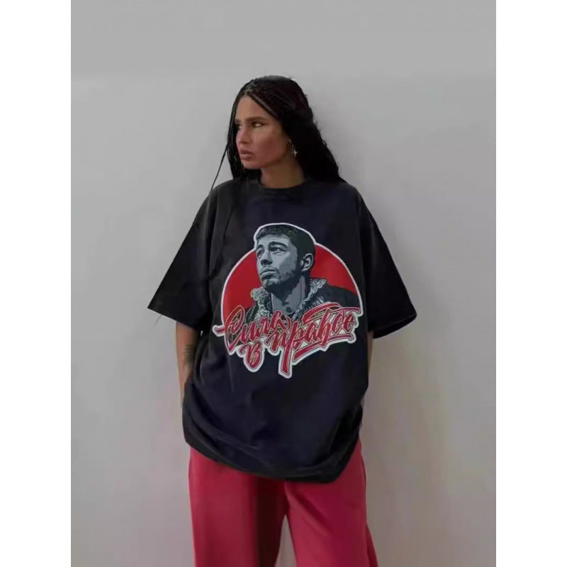 Dame Oversized T-shirt med kunstnerisk ansigtstryk og street-style skrifttype Stilla