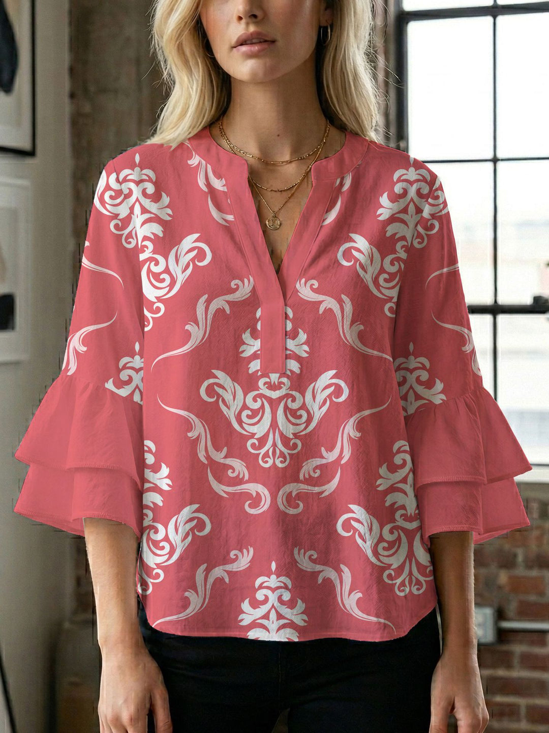 Damebluse med smukt blomstermotiv Skovae