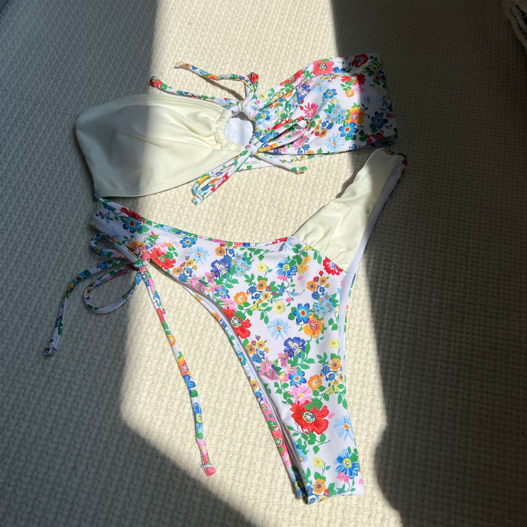 Dame Bandeau-Bikini sæt med blomsterprint og justerbare stropper Stilla