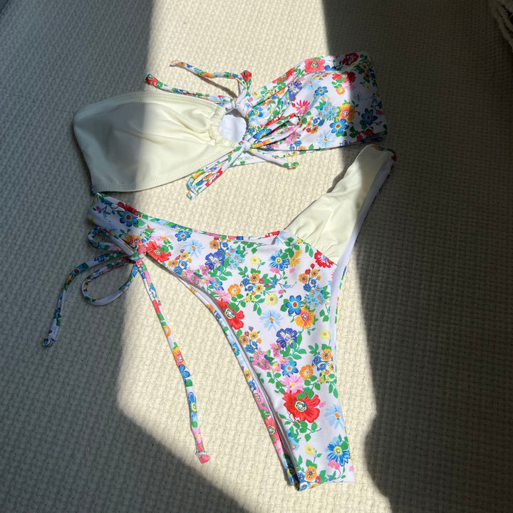Dame Bandeau-Bikini sæt med blomsterprint og justerbare stropper Stilla