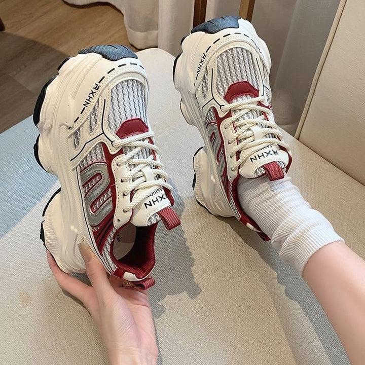Dame Sport Sneakers med åndbart mesh-overflade og moderigtige accenter Stilla