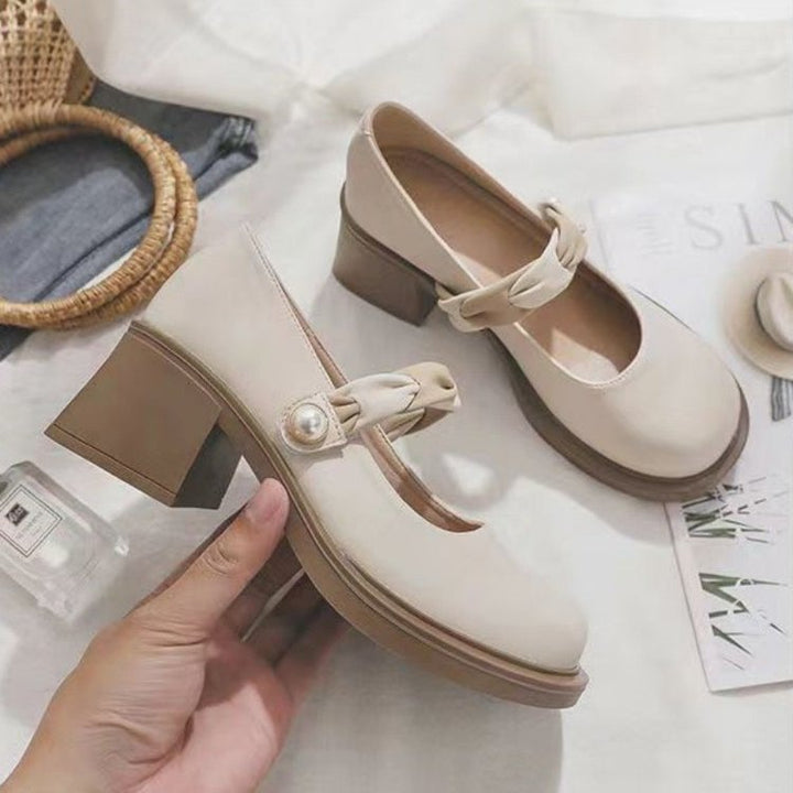Dame elegante Pumps med moderigtige rem og behagelig blokhæl Stilla