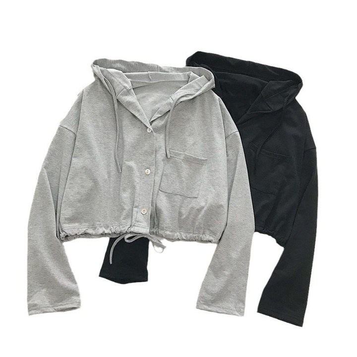Femme Korte Button-Up Hoodie med Snøre-Detalje Stilla