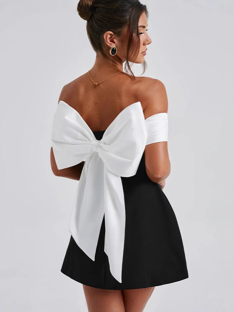 Damekjole med elegant sløjfedetalje Stilla
