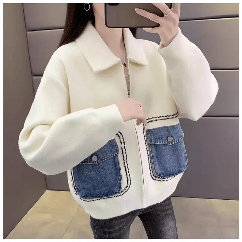 Dame fashionabel yderjakke med iøjnefaldende denimlommer Stilla